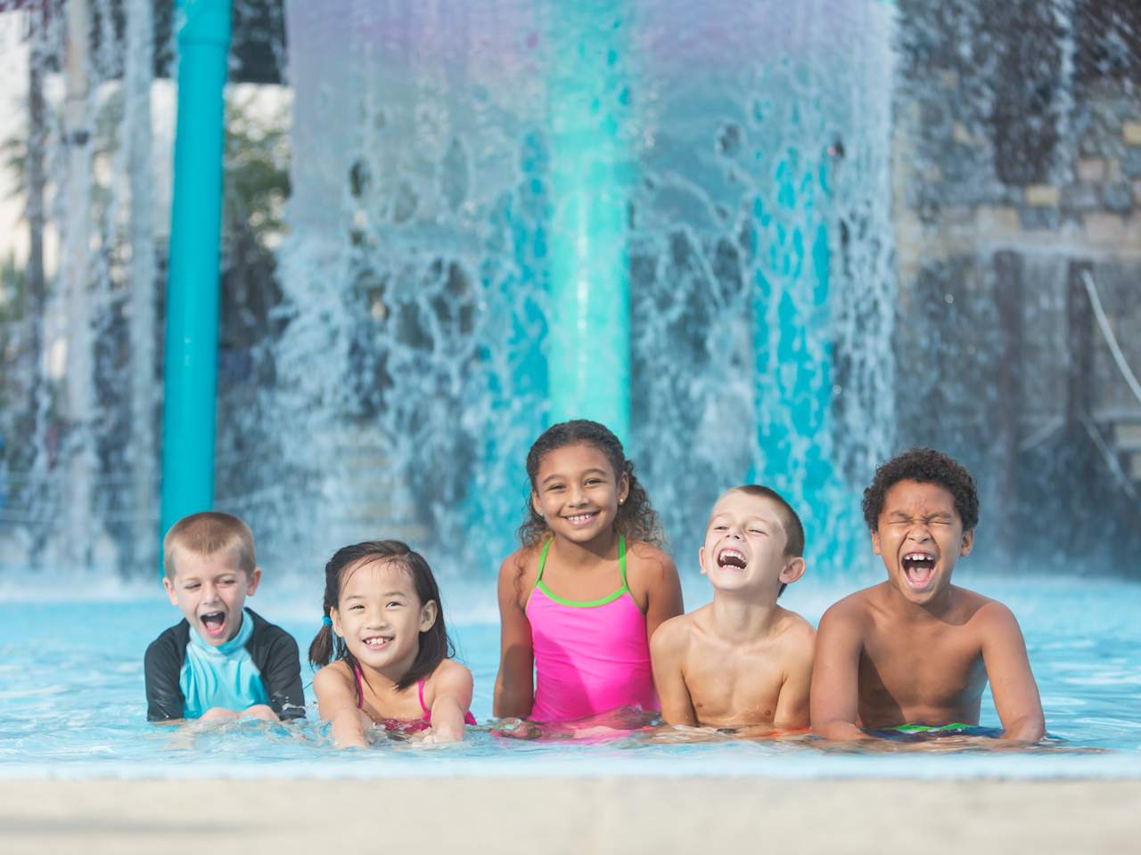 Kinder in einem Aquapark