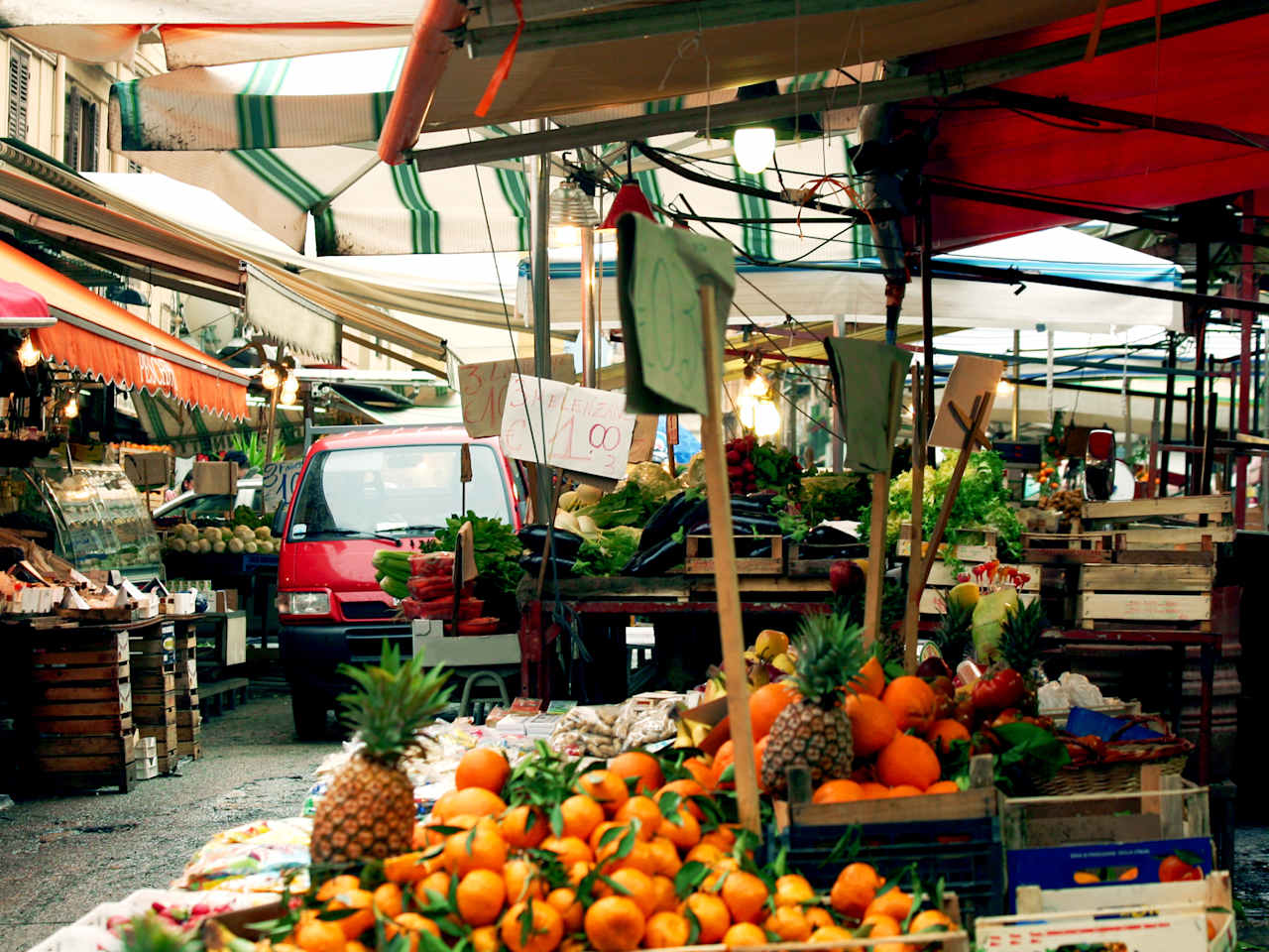 typischer sizilianischer Straßenmarkt, Palermo