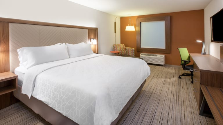 Holiday Inn Express & Suites - Watertown by IHG (Watertown): Alle Infos ...