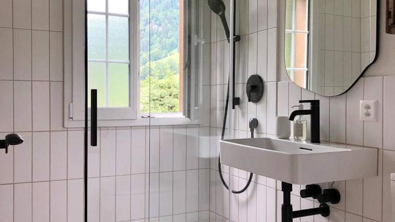 Waterfall Patern Waterfall Views-Stylish Design-Big Comfy Bed (Lauterbrunnen): Alle ...
