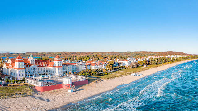 Das Kurhaus in Binz auf der Insel Rügen @ Mirko Boy - stock.adobe.com