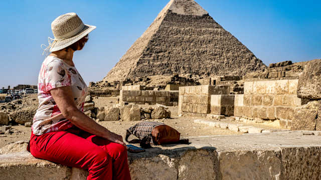 Pyramiden von Gizeh, Ägypten © Jose A. Bernat Bacete/Moment via Getty Images