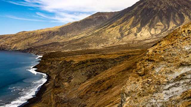 Tarrafal Monte Trigo von der Insel Santo Antéo in Cabo Verde. © oonal via Getty Images