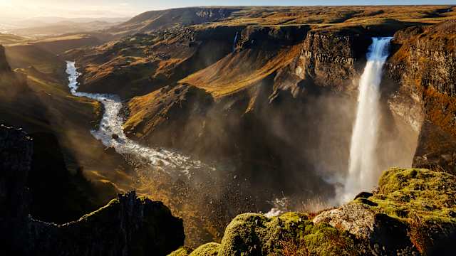 Blick auf den Haifoss Wasserfall, Island. © Laurie Noble via Getty Images