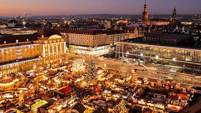 Luftblick auf den Dresdner Weihnachtsmarkt. © Westend61 via Getty Images