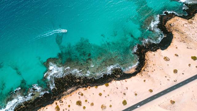 Die Küste von Corralejo auf Fuerteventura.