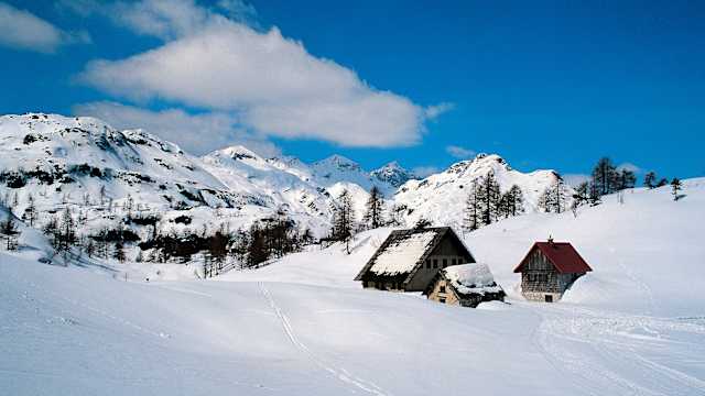 Berghütten unterhalb des Berg Vogel in Slovenien. © DeAgostini/M.Milani via Getty Images