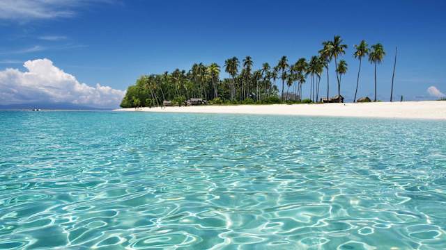 Eine kleine Insel im Pazifik vor der malaysischen Küste.