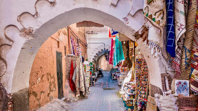 Souk in der Medina von Marrakesh, Marokko.