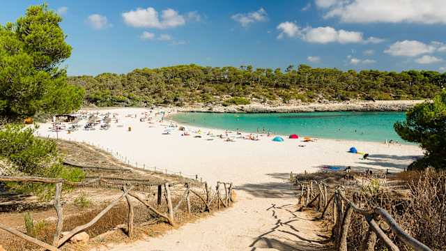 Der Strand von S’Amarador im Mondrago Naturpark auf Mallorca.
