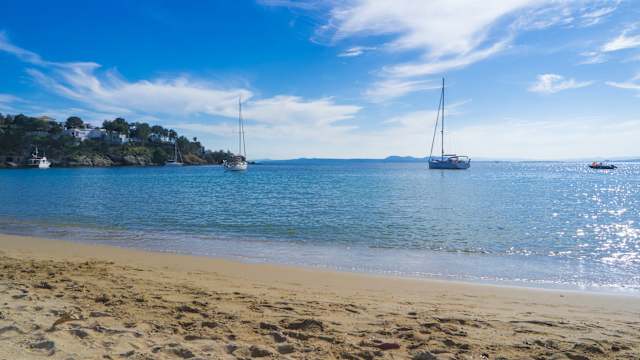 Petites Canyelles Beach in Roses