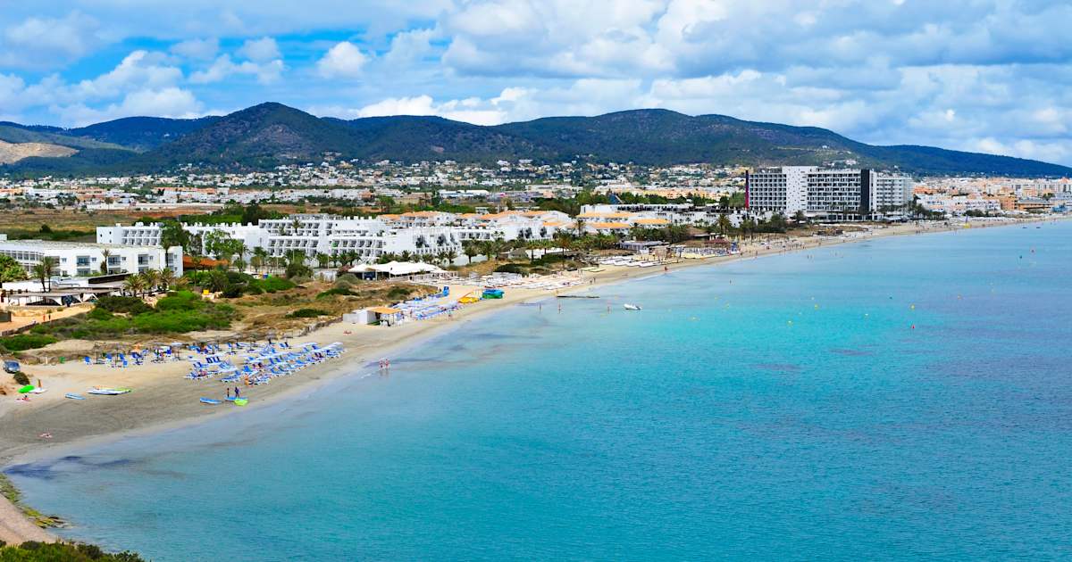 Tief durchatmen am Playa d'en Bossa: Strand auf Ibiza