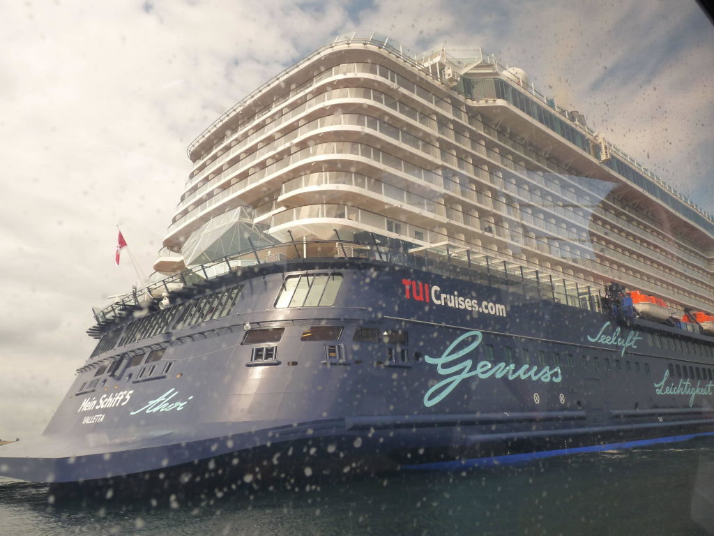 Ansicht Vom Tenderboot Mein Schiff 5 Holidaycheck