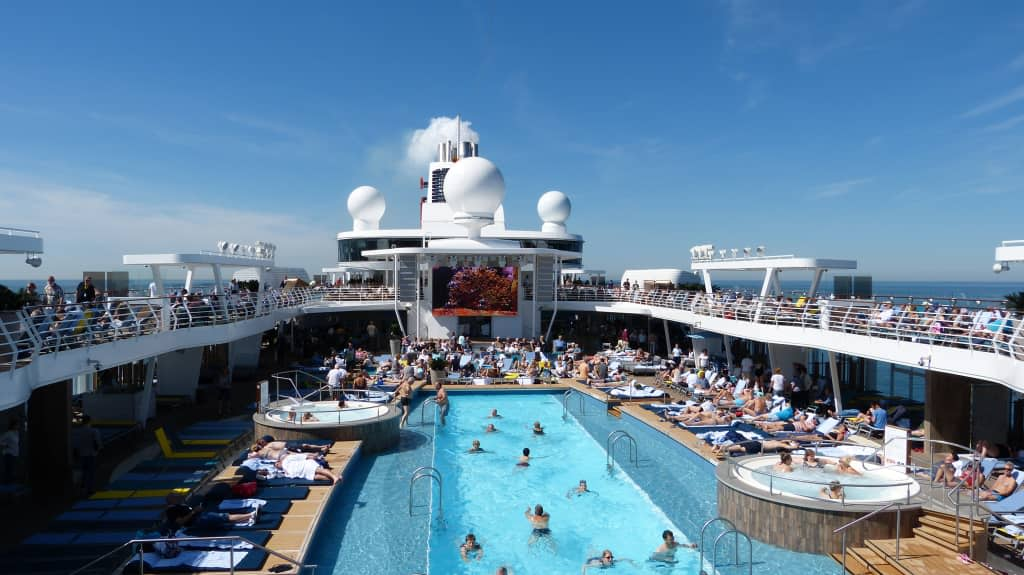 Das Pooldeck Bei Schönem Wetter Mein Schiff 1 Holidaycheck