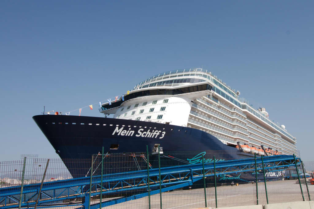 Frontalansicht Mein Schiff 3 Holidaycheck