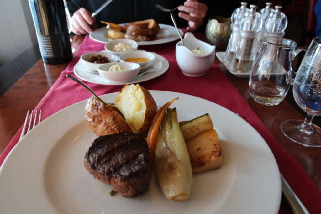 Filetsteak Wagyū Rind Surf Turf Mein Schiff 1