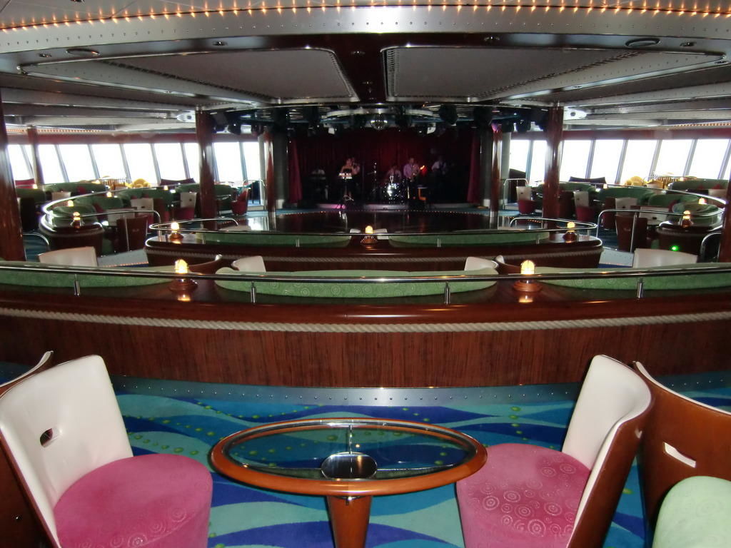 Spinnaker Lounge Norwegian Gem Holidaycheck