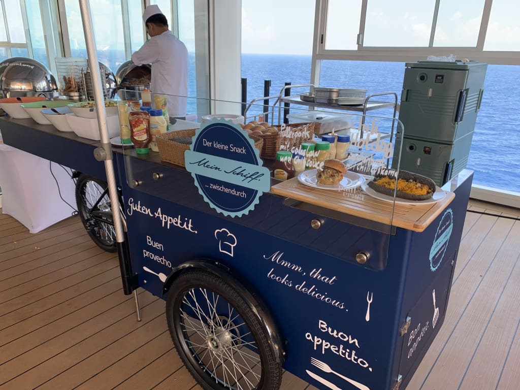Hot Dog Wagen Sonnendeck Mein Schiff 3