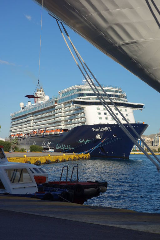 Liegeplatz Athen Mein Schiff 3 Holidaycheck