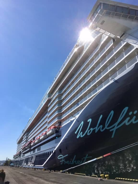 Ganz Schön Groß Mein Schiff 1 Holidaycheck