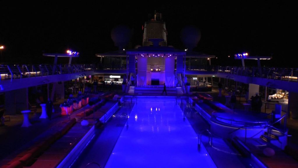 Abends Bei Der Poolparty Mein Schiff 3 Holidaycheck