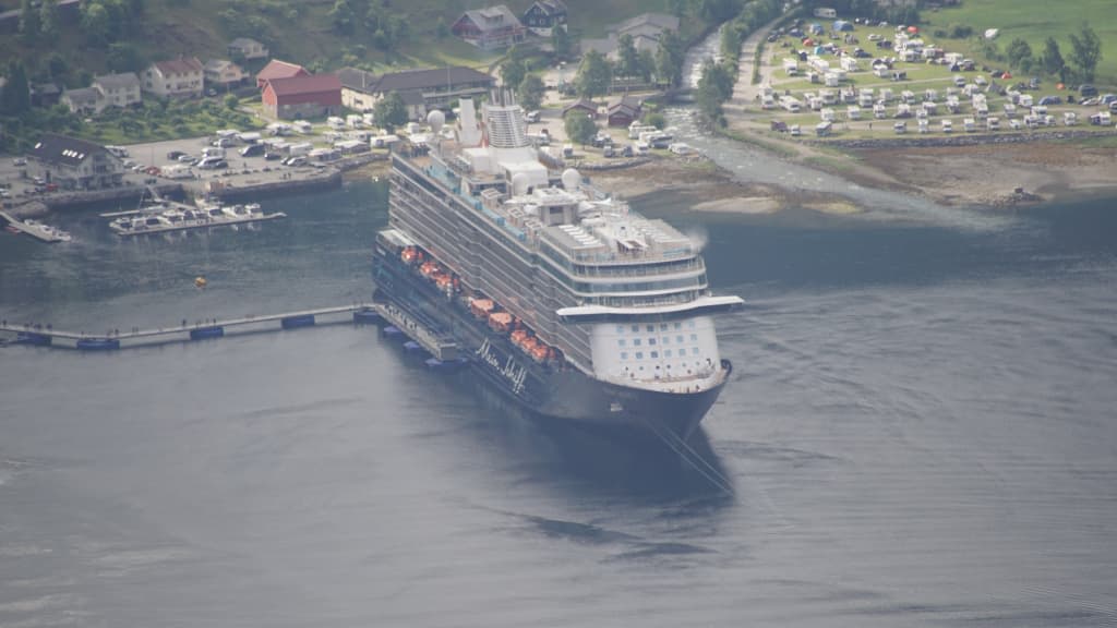 Mein Schiff 5 Im Geyranger Fjord Mein Schiff 5 Holidaycheck