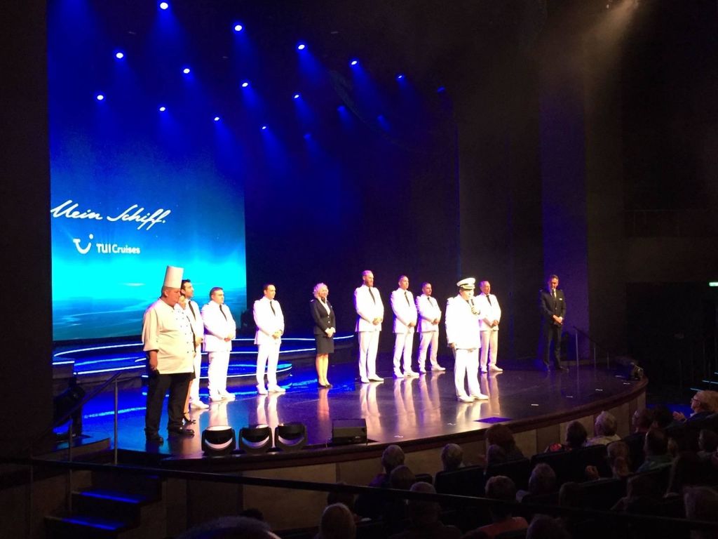 Crew Vorstellung Im Theater Mein Schiff 3 Holidaycheck