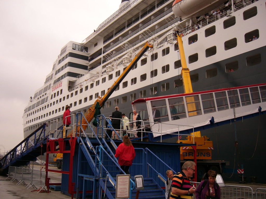 Ankunft Und Ausschiffung In Hamburg Queen Mary 2