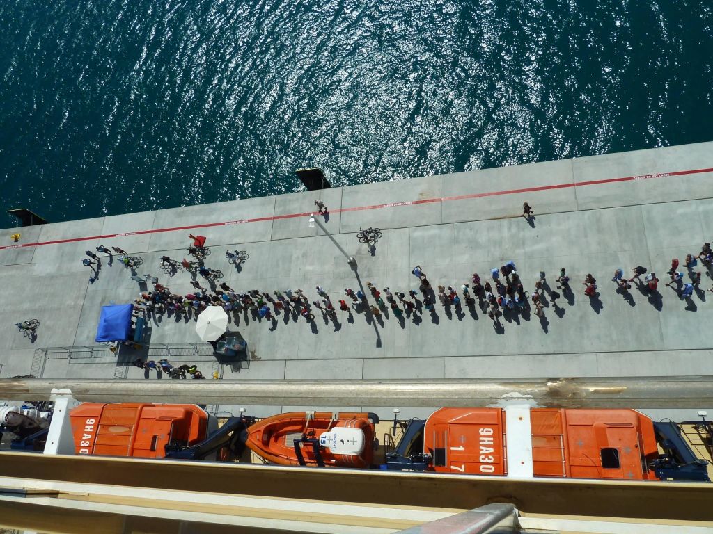 Schlange Der Rückkehrer Nach Landausflug Mein Schiff 3