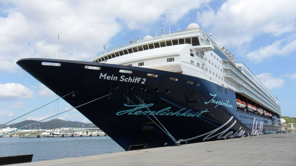 Im Hafen Von Ibiza Alte Mein Schiff 2 Holidaycheck