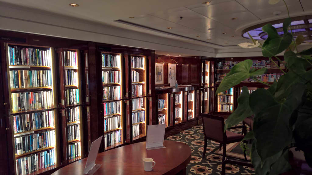 Bibliothek Queen Mary 2 Holidaycheck