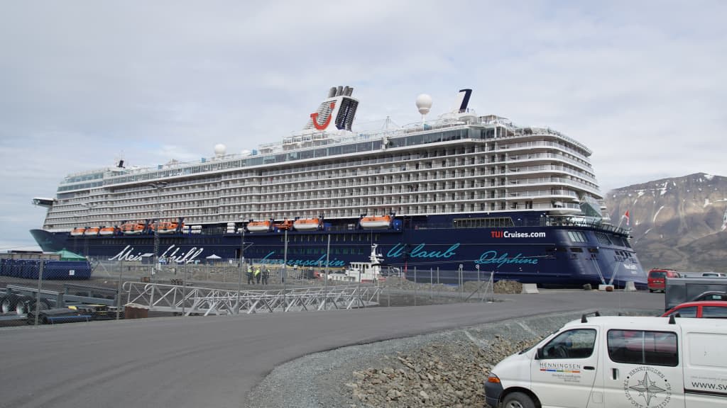 Mein Schiff 5 Im Hafen Von Longyearbyen Mein Schiff 5