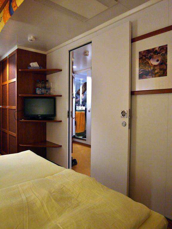 Blick Durch Verbindungstür Kabinen 52075205 Aidaaura