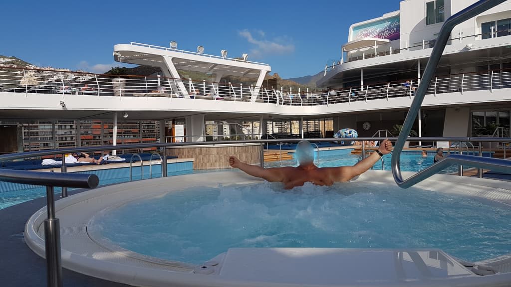 Whirlpool Neue Mein Schiff 1 Holidaycheck