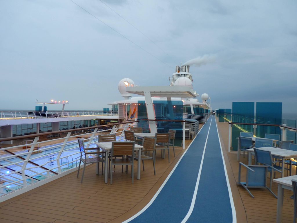 Laufstrecke Mit Außenpool Mein Schiff 4 Holidaycheck