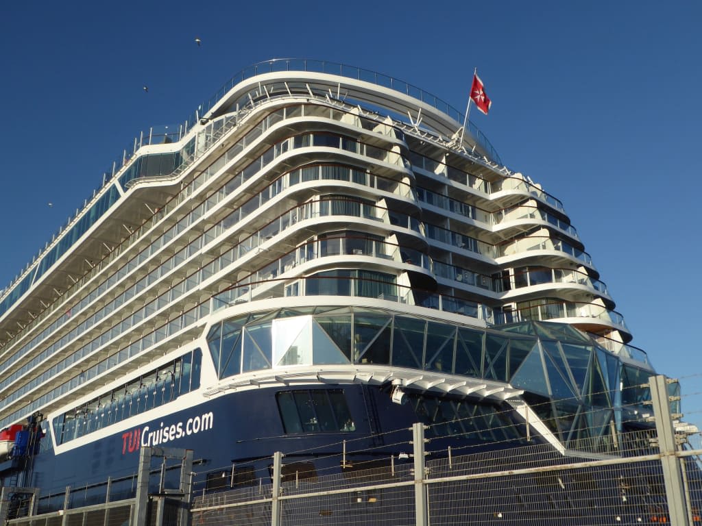 Die Neue Mein Schiff 2 Von Hinten Mein Schiff 2 Holidaycheck