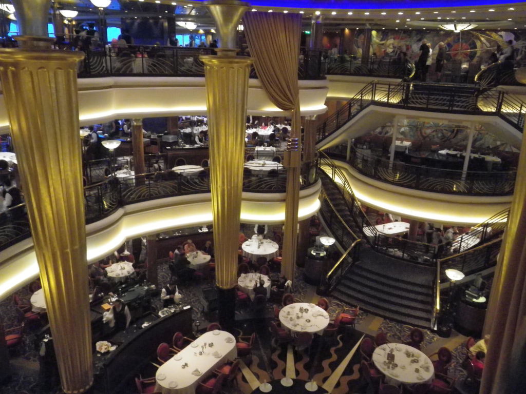 Hauptrestaurant Explorer Of The Seas Holidaycheck