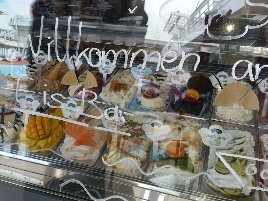 Eisbar Pooldeck 12 Mein Schiff 5 Holidaycheck