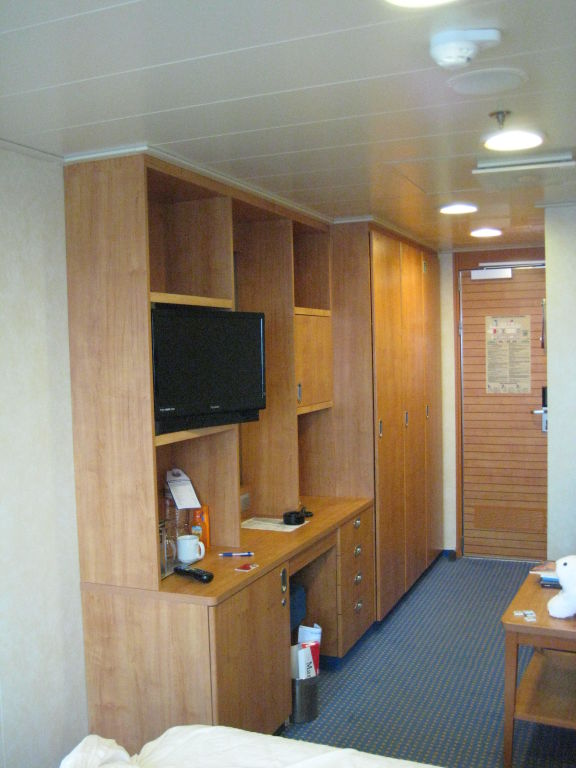 Schrank Schreibtisch Tv Carnival Breeze Holidaycheck