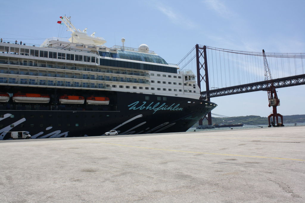 Im Hafen Von Lissabon Alte Mein Schiff 2 Holidaycheck