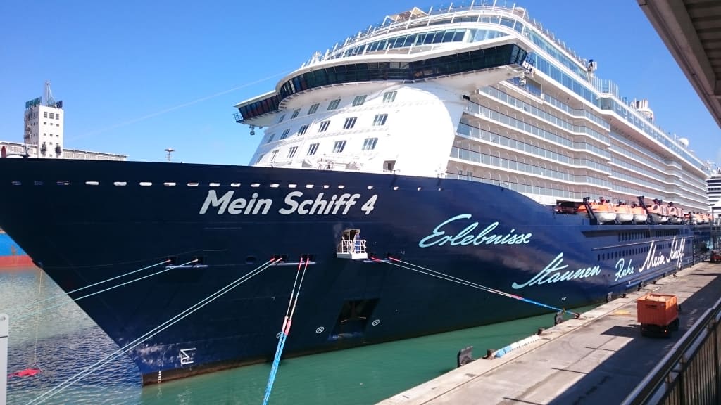 Im Hafen Von Barcelona Mein Schiff 4 Holidaycheck