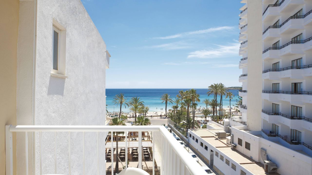 Universal Hotel Bikini (Cala Millor) • HolidayCheck (Mallorca Spanien)