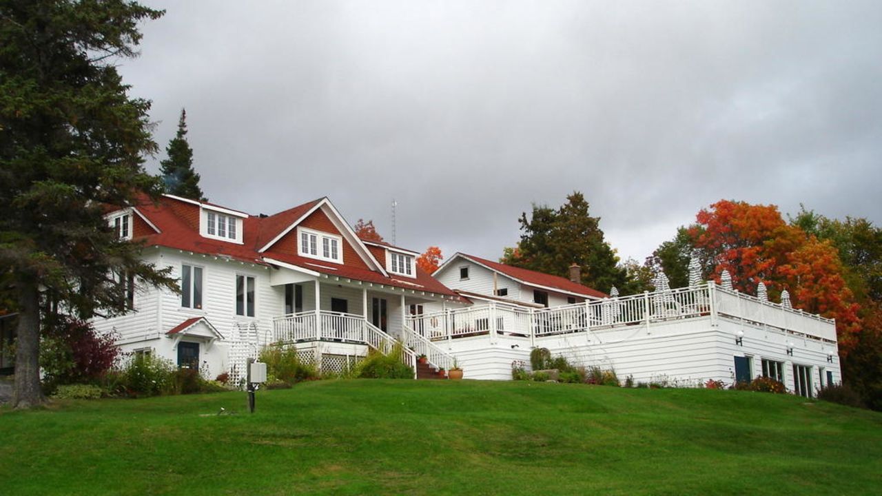 Hotel Pow-Wow-Point Lodge (Huntsville) • HolidayCheck (Ontario | Kanada)