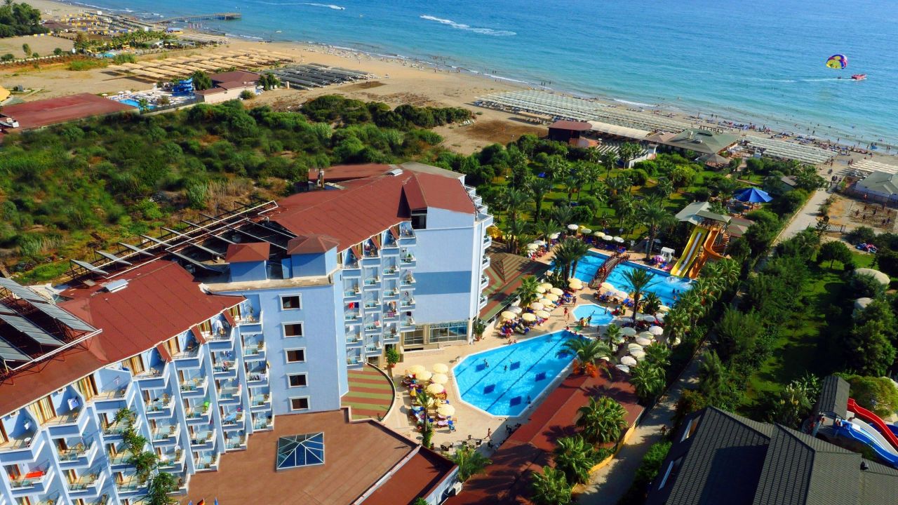 Das Caretta Beach ist ein 4* Hotel und kann jetzt ab 438€ gebucht werden