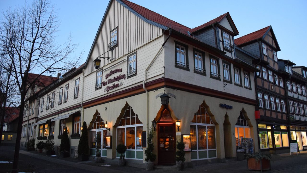 Pension und Restaurant am Nicolaiplatz (Wernigerode) • HolidayCheck ...