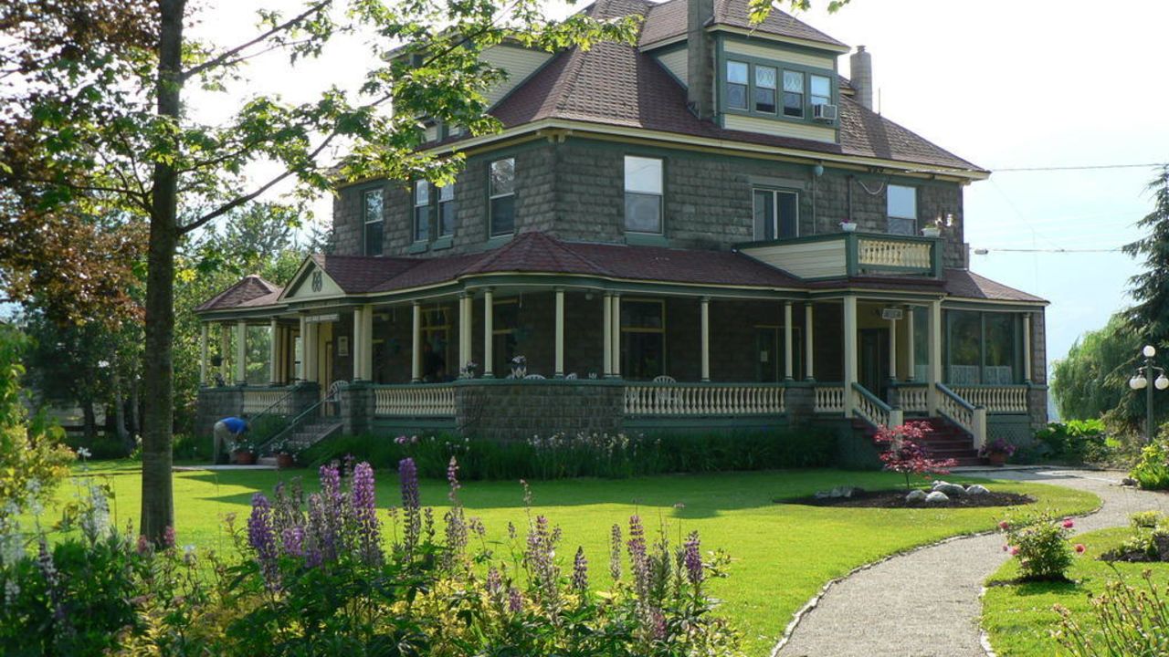 Minto Manor Bed & Breakfast (Revelstoke) • HolidayCheck (British