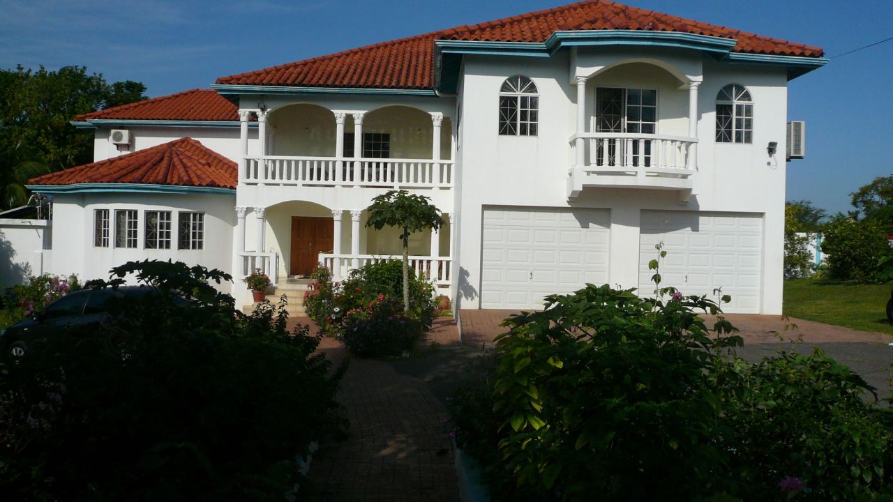 Chisholm's Retreat (Santa Cruz) • HolidayCheck (Cornwall Jamaika)