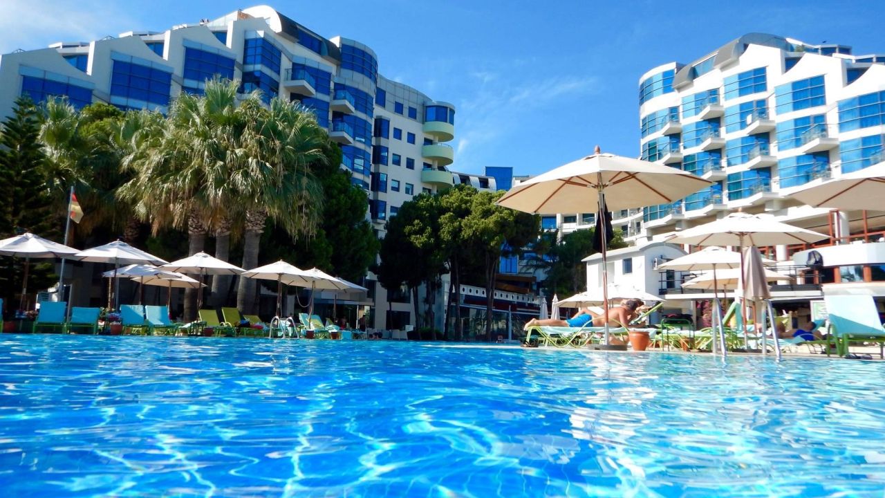 Das Cornelia De Luxe Resort ist ein 5* Hotel und kann jetzt ab 912€ gebucht werden