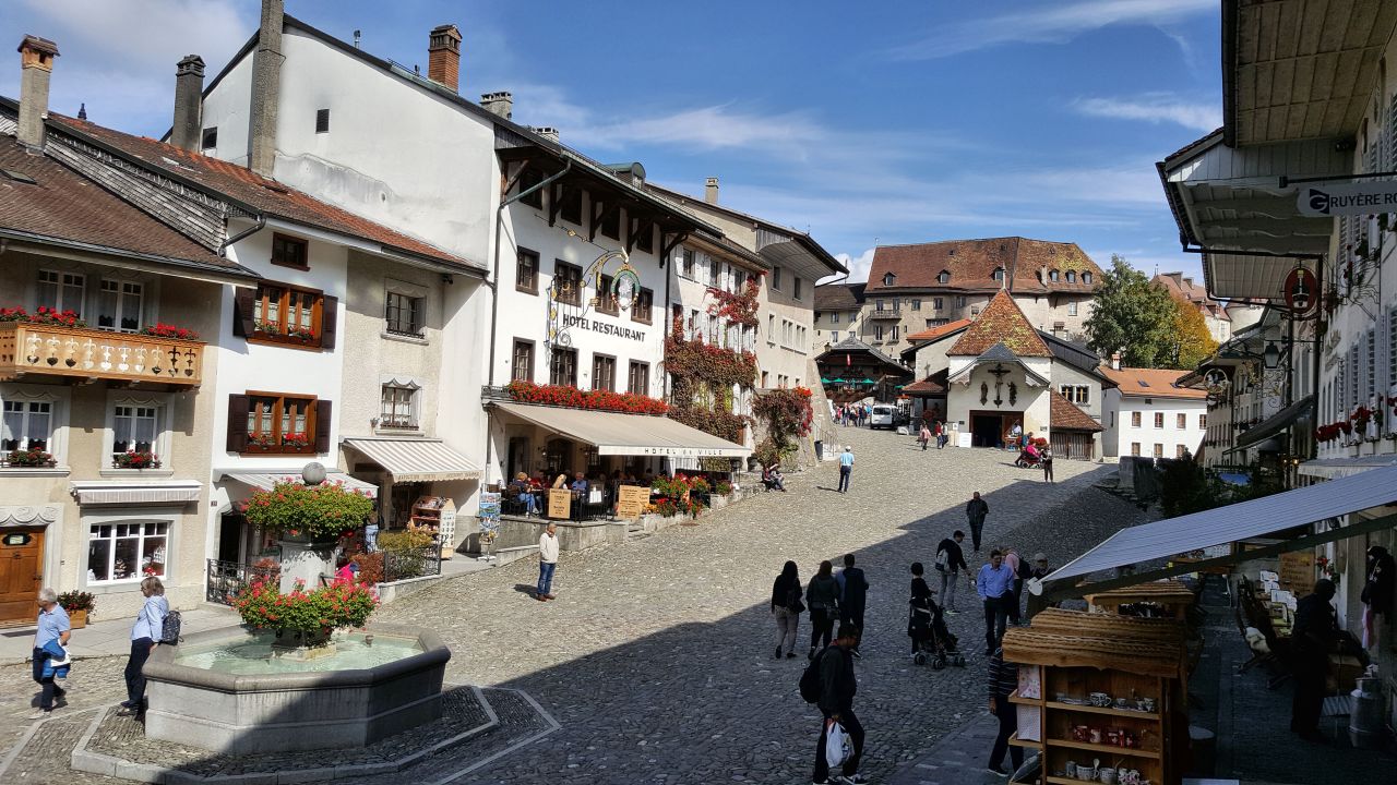 Gruyère Rooms (Gruyères) • HolidayCheck (Kanton Freiburg Schweiz)