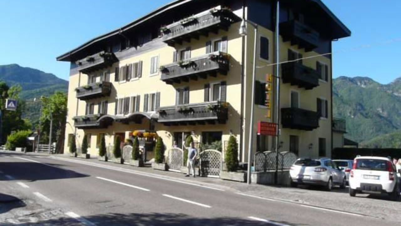 Hotel Albergo Mezzolago (Mezzolago) • HolidayCheck (Trentino Italien)